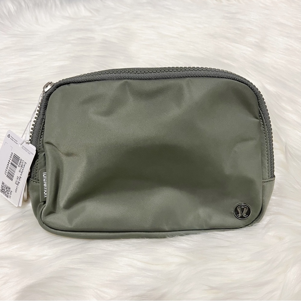 Lululemon • Everywhere Belt Bag 2L - Picture 2 of 5